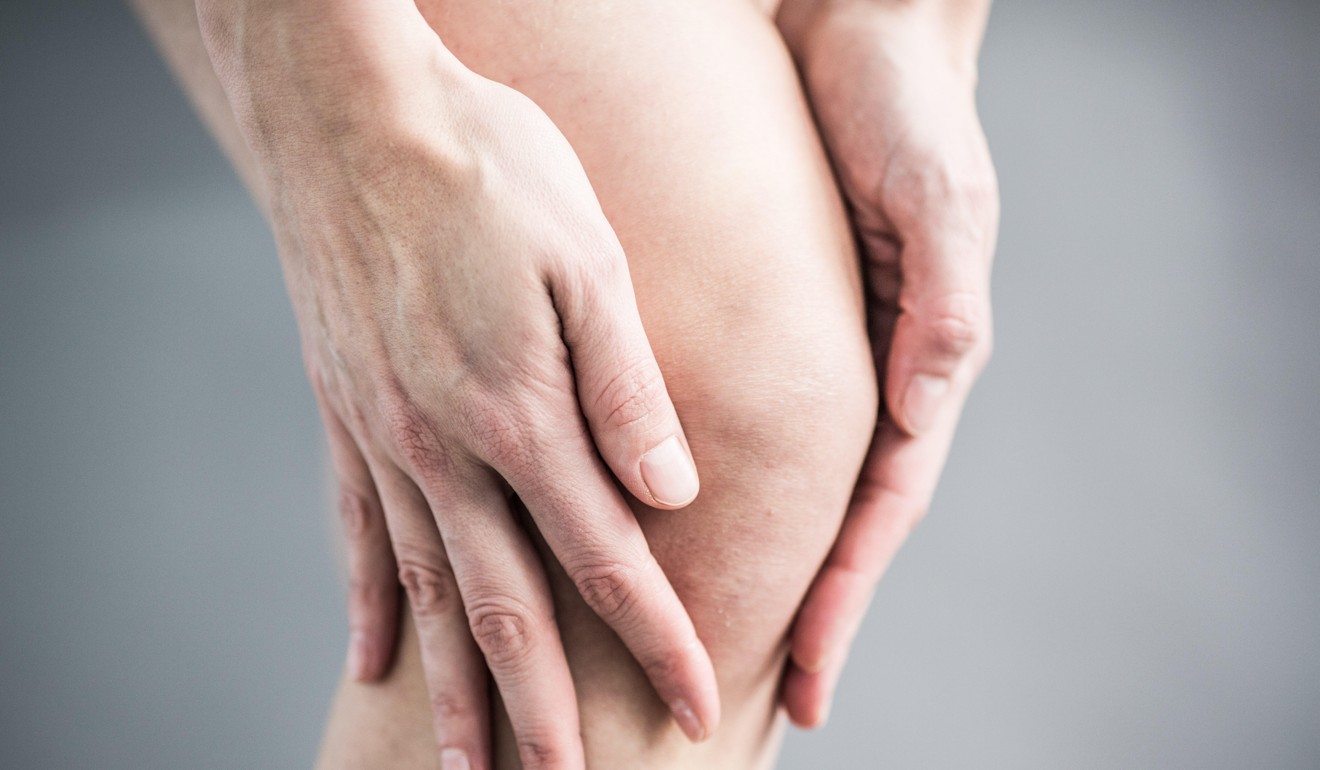 Knee pain is mostly caused by osteoarthritis, which happens when the cartilage becomes injured and worn, resulting in pain, swelling and stiffness. Photo: Alamy