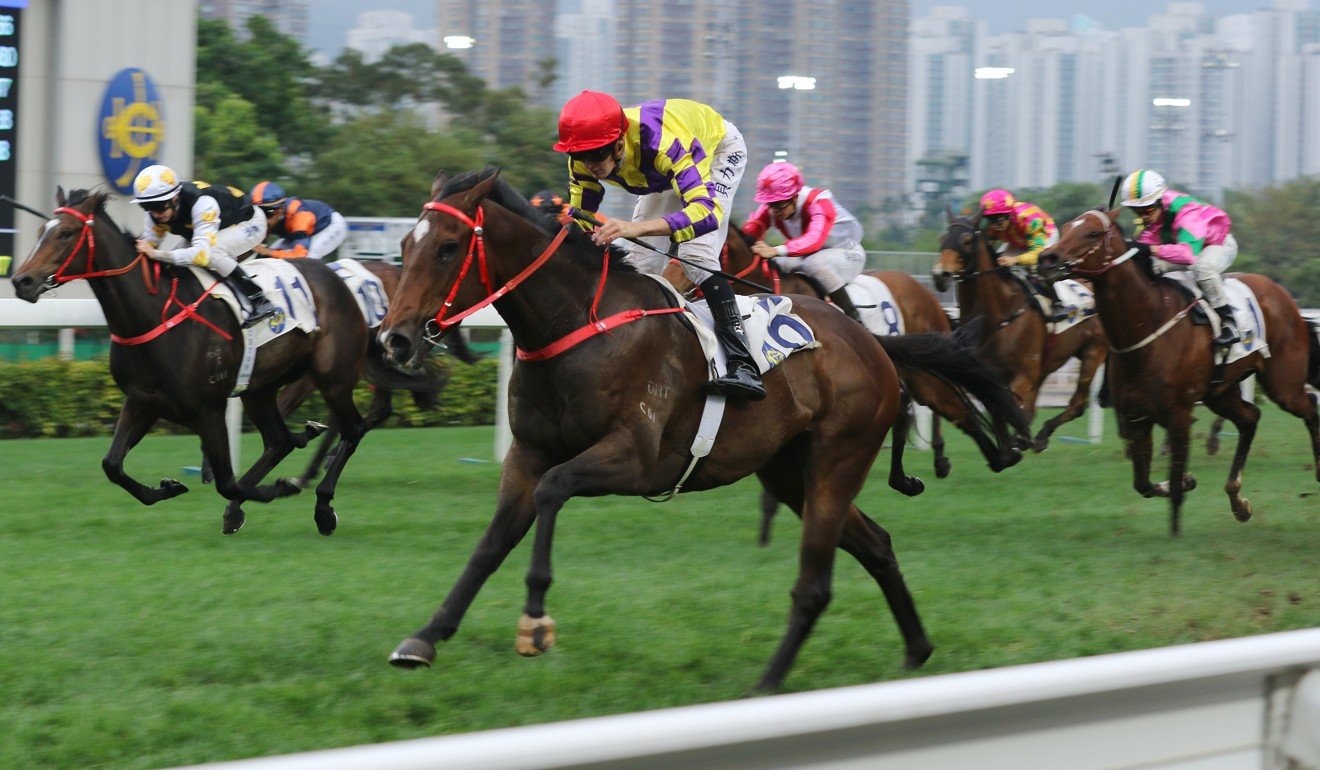 Regan Bayliss eases down Champion’s Way after an easy win at Sha Tin.