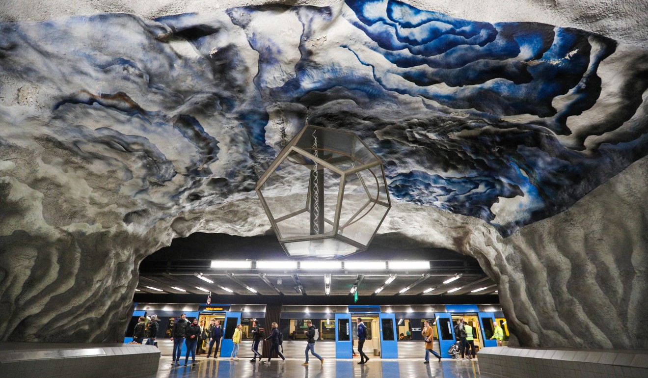 Passengers walk through the Tekniska Hogskolan metro station in Stockholm on October 9. Sweden’s central bank was the first to drop interest rates below zero, but these rates showed up in bond yields, not household borrowing. Photo: Xinhua