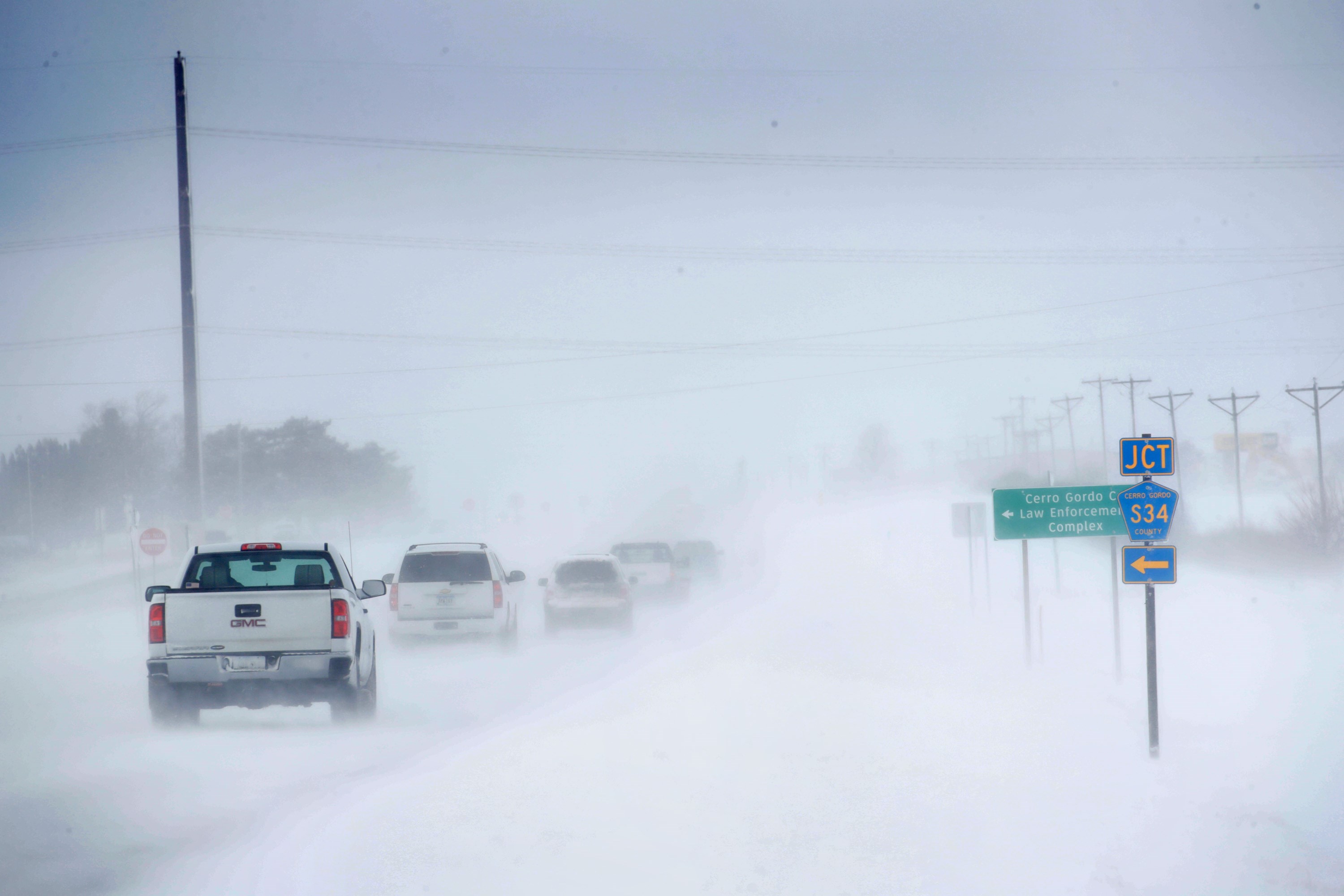 Motorists navigate an ice and snow-covered road in Mason City, Iowa, on Wednesday. Photo: AFP