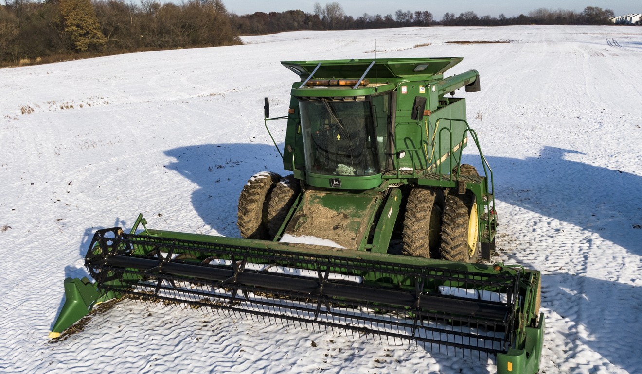 A combine sits in a snowy soybean field in Lake Villa, Illinois. Photo: EPA-EFE