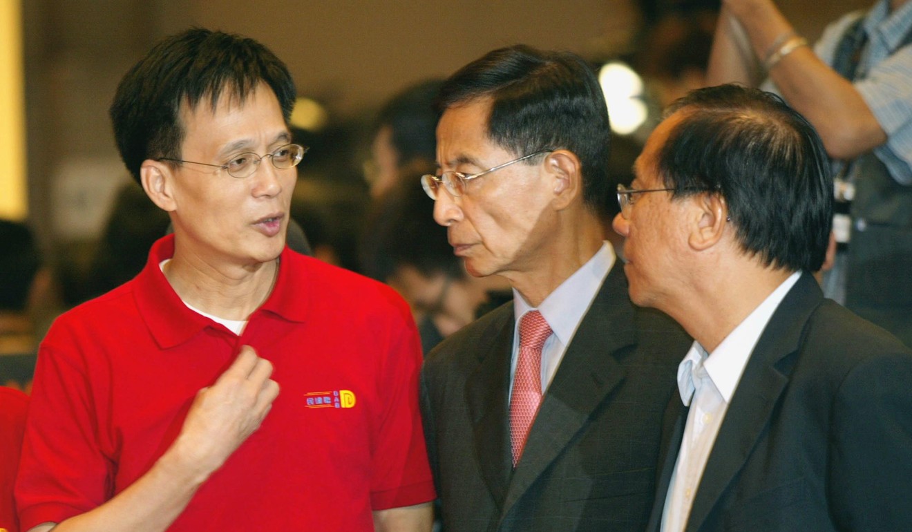 Then DAB chairman Ma Lik talks to Martin Lee (centre) and Yeung Sum of the Democratic Party, after the results of the Legislative Council election were announced on September 13, 2004. Ma is credited with turning around the DAB’s fortunes after the party suffered a crushing defeat in the 2003 district council polls. Photo: AFP