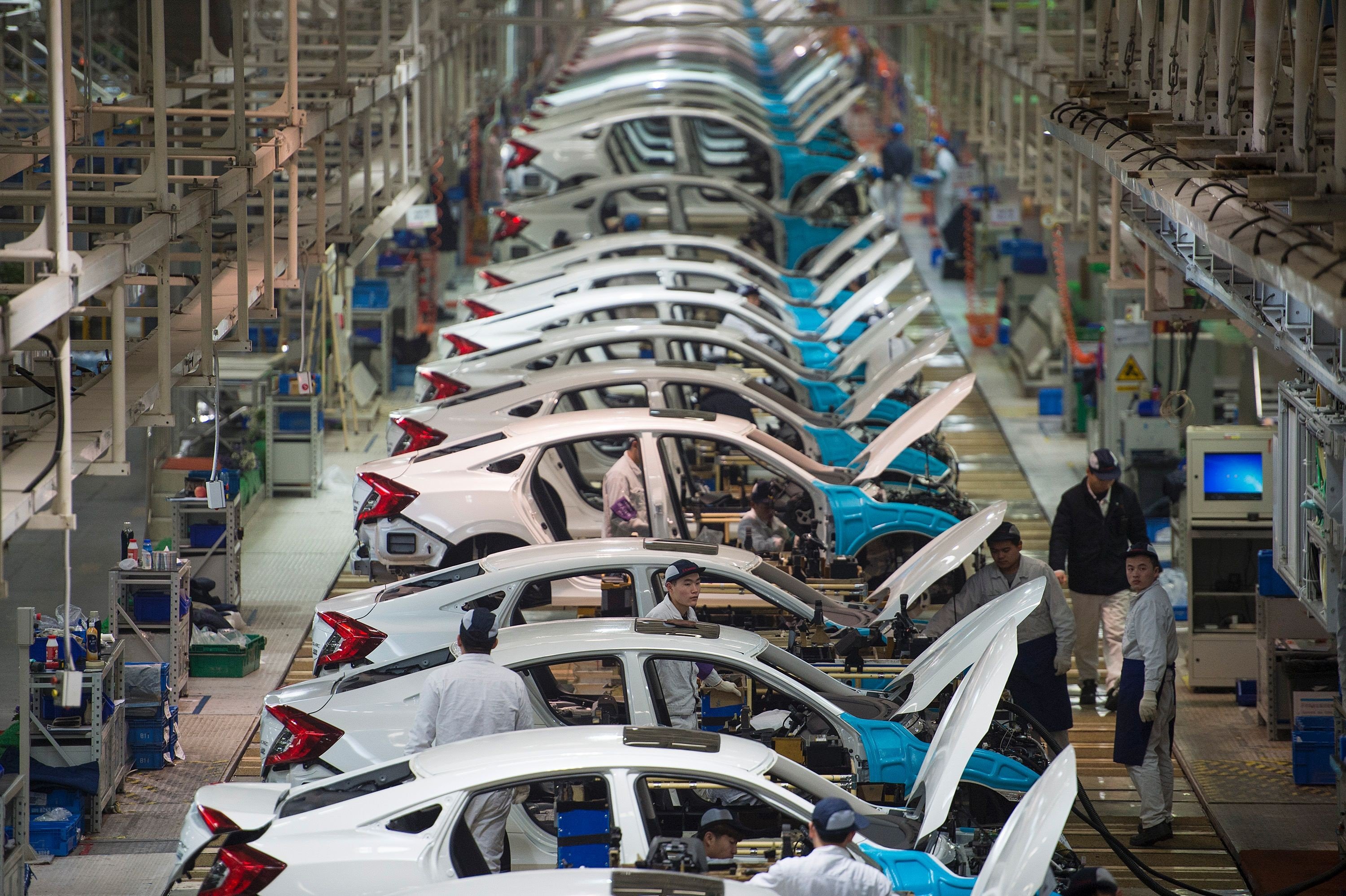 Employees work on the production line at Dongfeng Honda’ factory in Wuhan, Hubei province. Photo: AFP