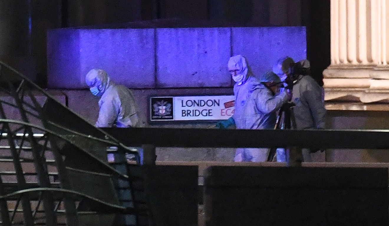 Forensic investigators examine the crime scene in London. Photo: EPA-EFE