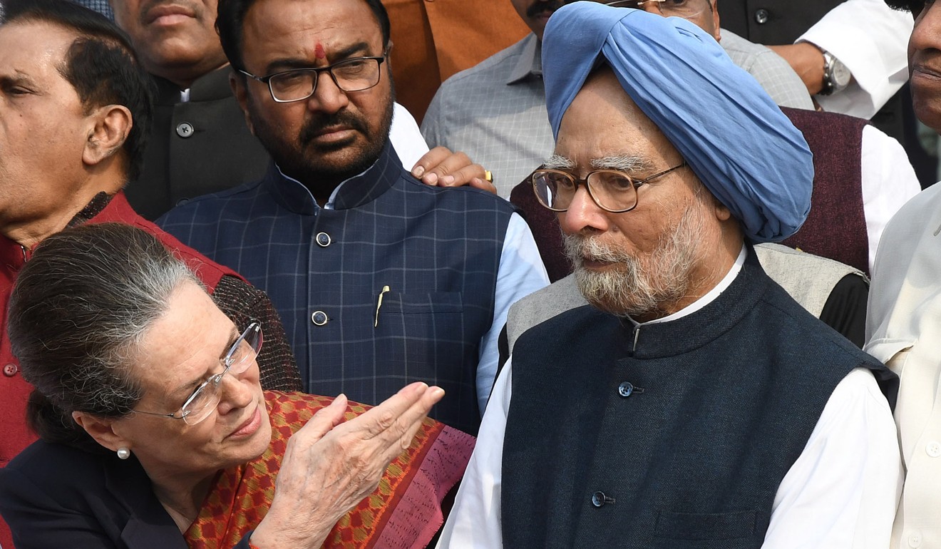Former Indian prime minister Manmohan Singh, right, at a protest in New Delhi last month. Photo: EPA
