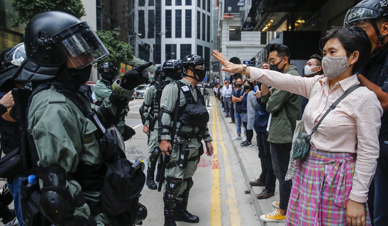 Protesters and police face off during an anti-government protest in Central on November 19. Photo: EPA-EFE