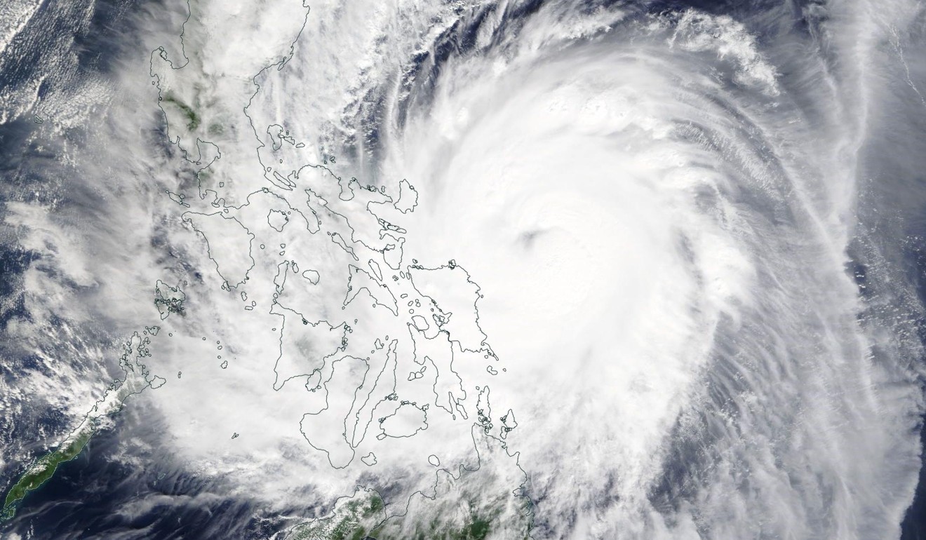 One Dead And Thousands Evacuated As Typhoon Kammuri Hits Philippines ...