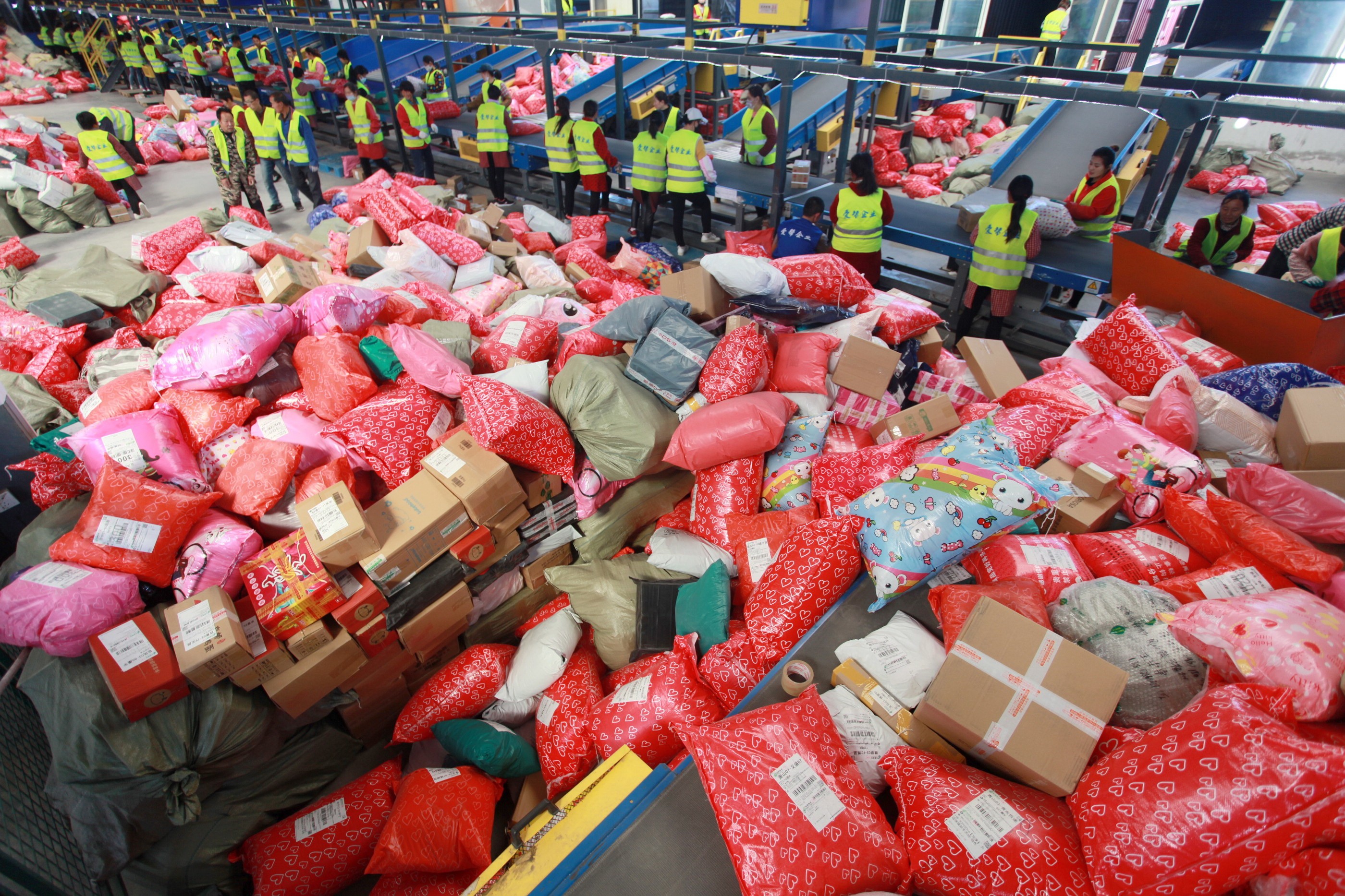 Workers sort packages at a mail processing center on Singles' Day 2019 in Yangzhou City, China. Photo: EPA-EFE