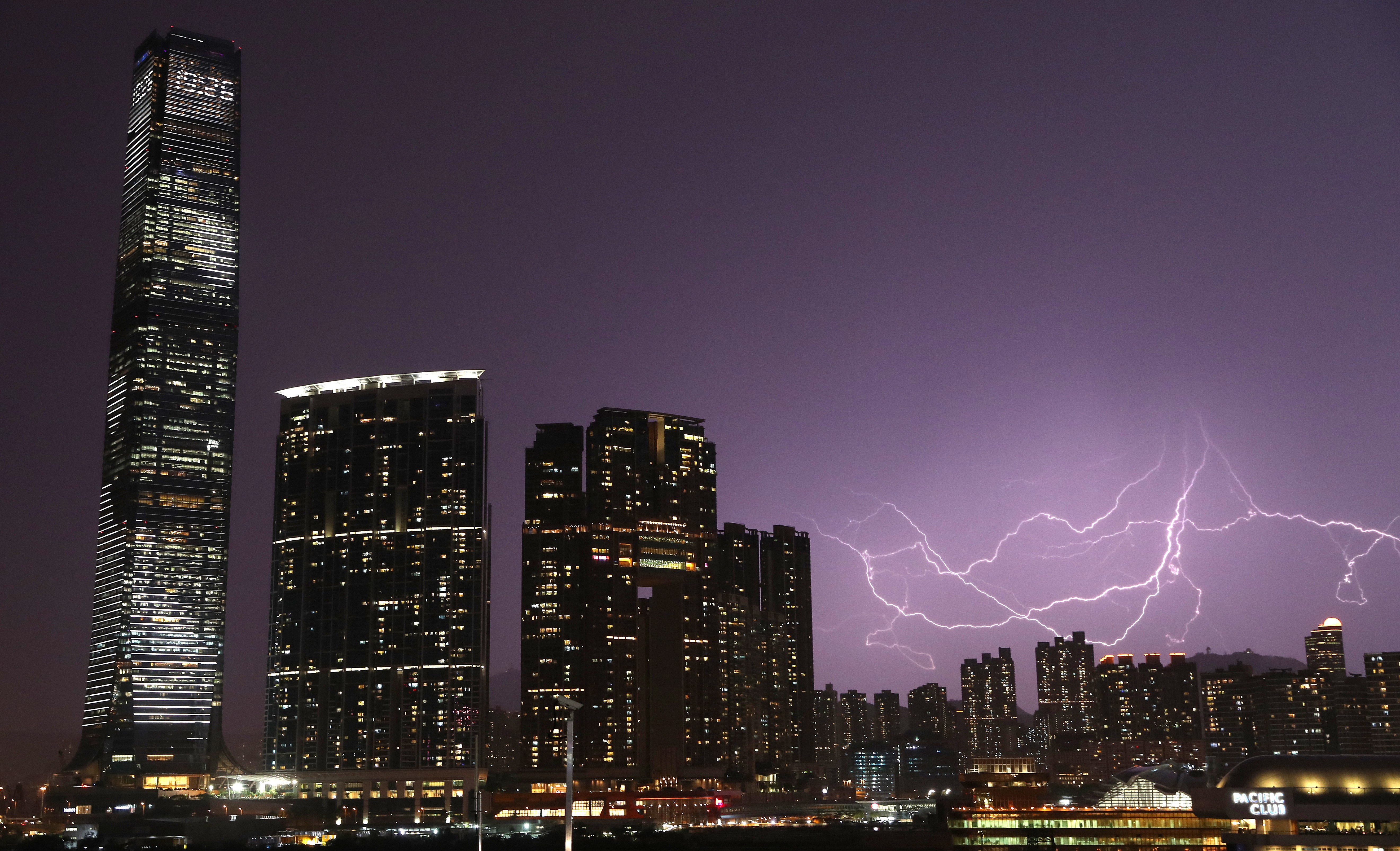 A record number of lightning strikes occurred on one day in April. Photo: K.Y. Cheng