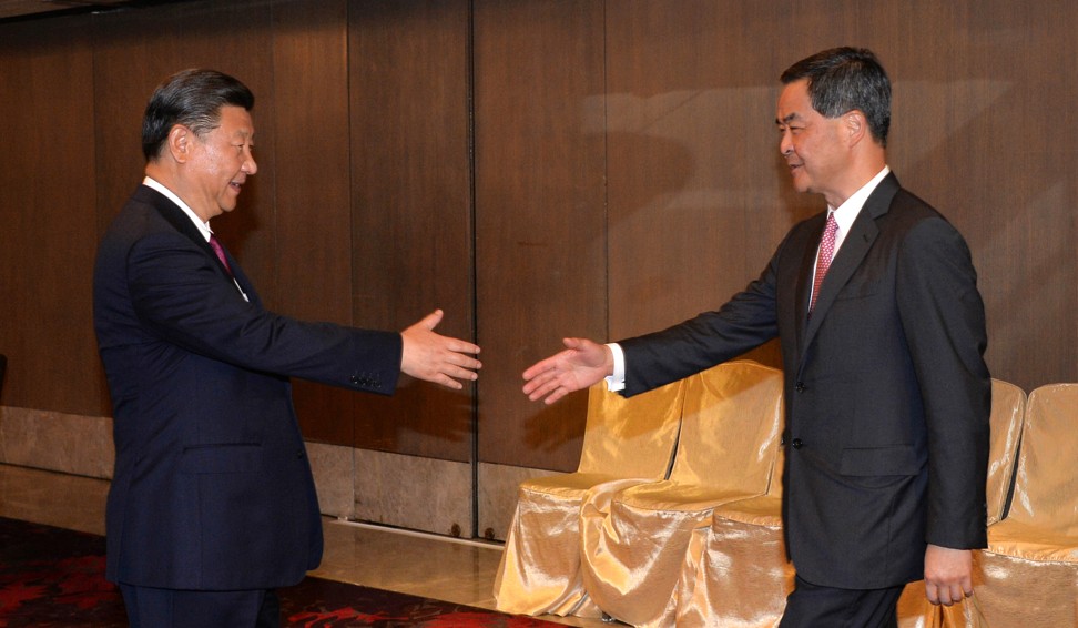 An exchange between Chinese President Xi Jinping and Hong Kong’s then-chief executive, Leung Chun-ying was interpreted by a behavioural expert.