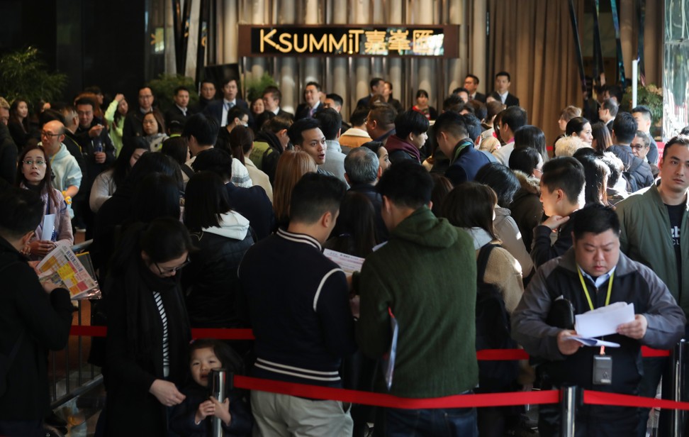 Potential buyers queue for K Sunmit by K Wah International on 7 December 2019. Photo: Xiaomei Chen