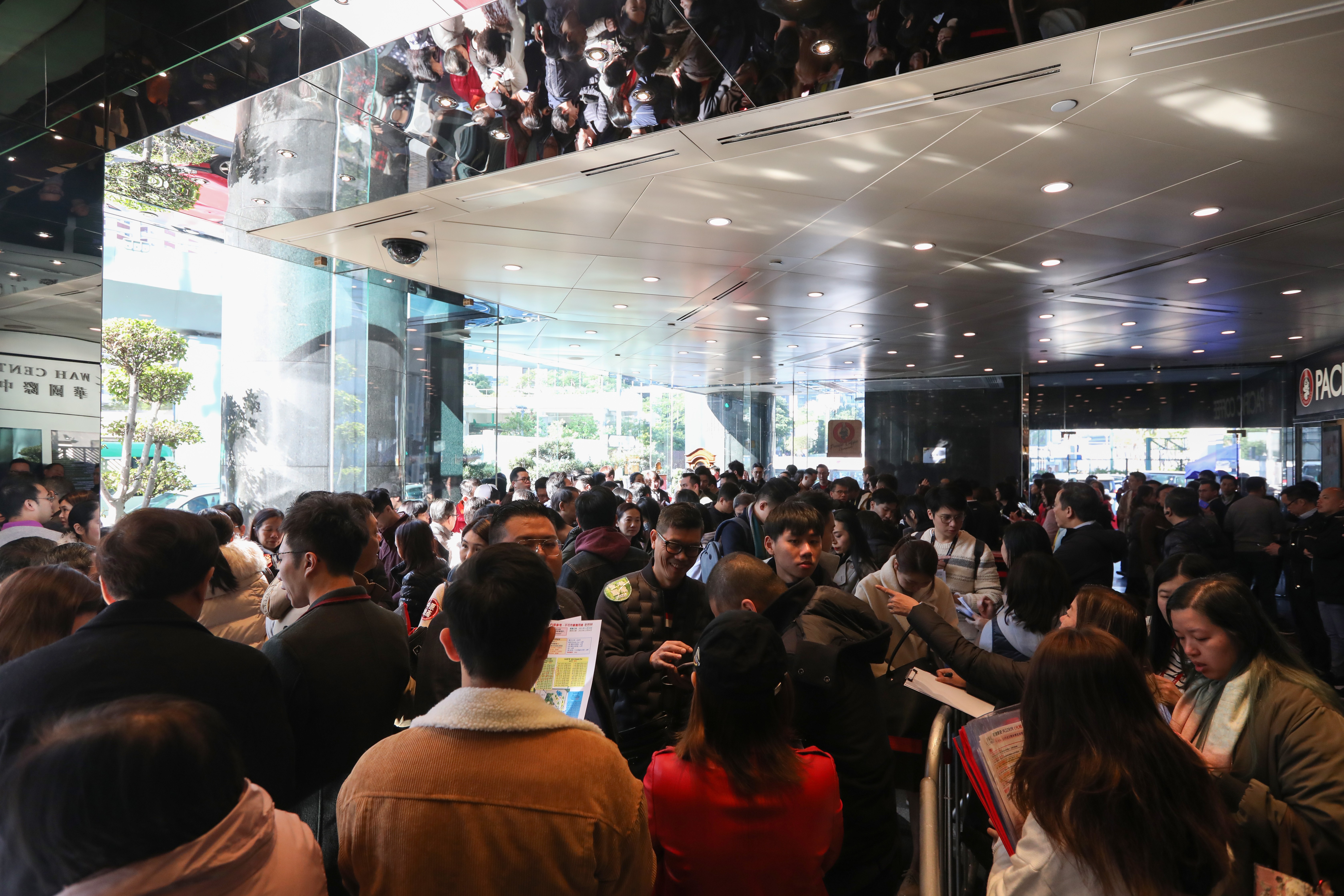 Potential buyers queue for K Summit by K Wah International on 7 December 2019. Photo: Xiaomei Chen
