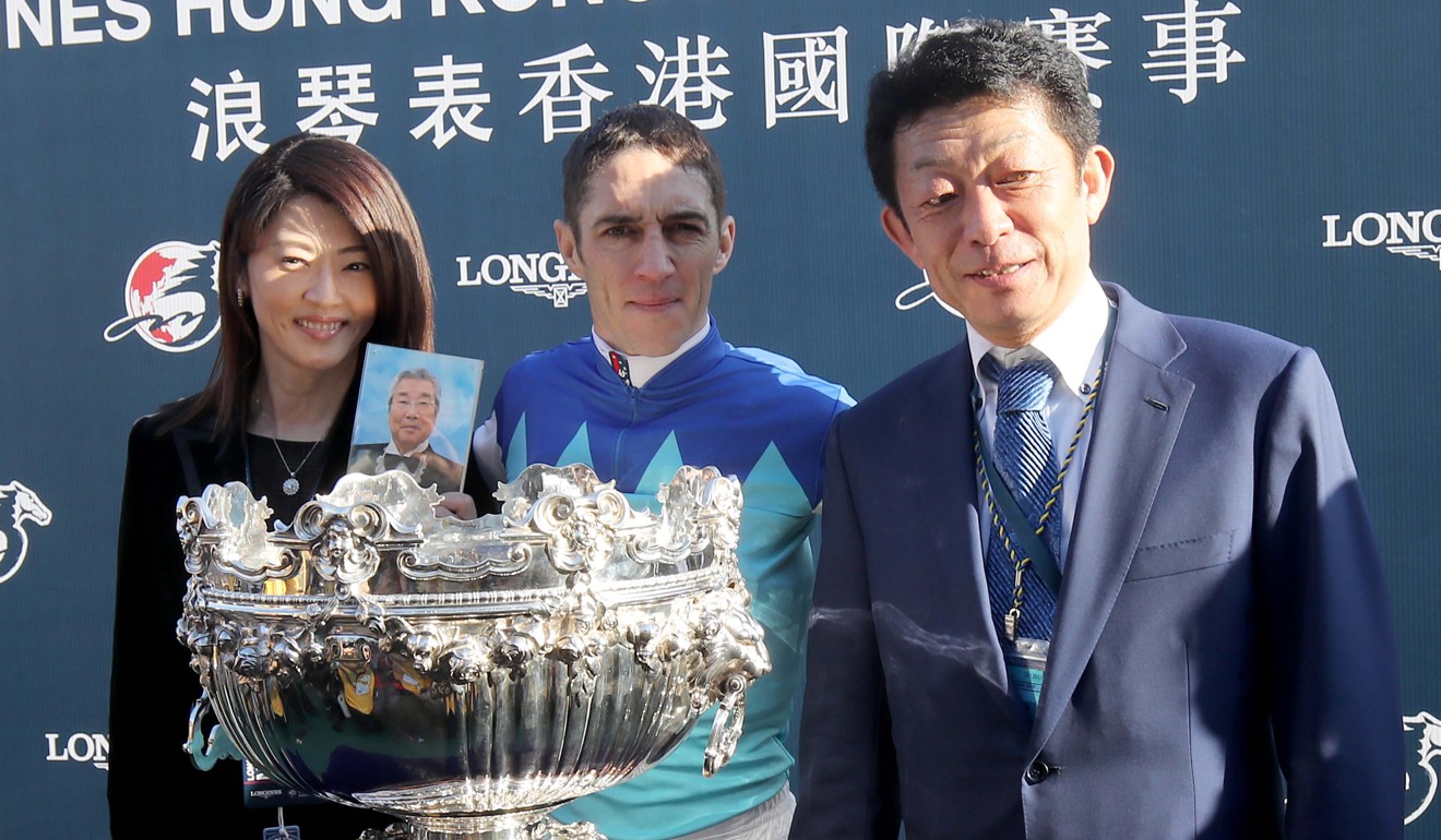 Admire Mars' connections after the Hong Kong Mile, with Mrs Kondo holding a photo of her late husband Riichi.