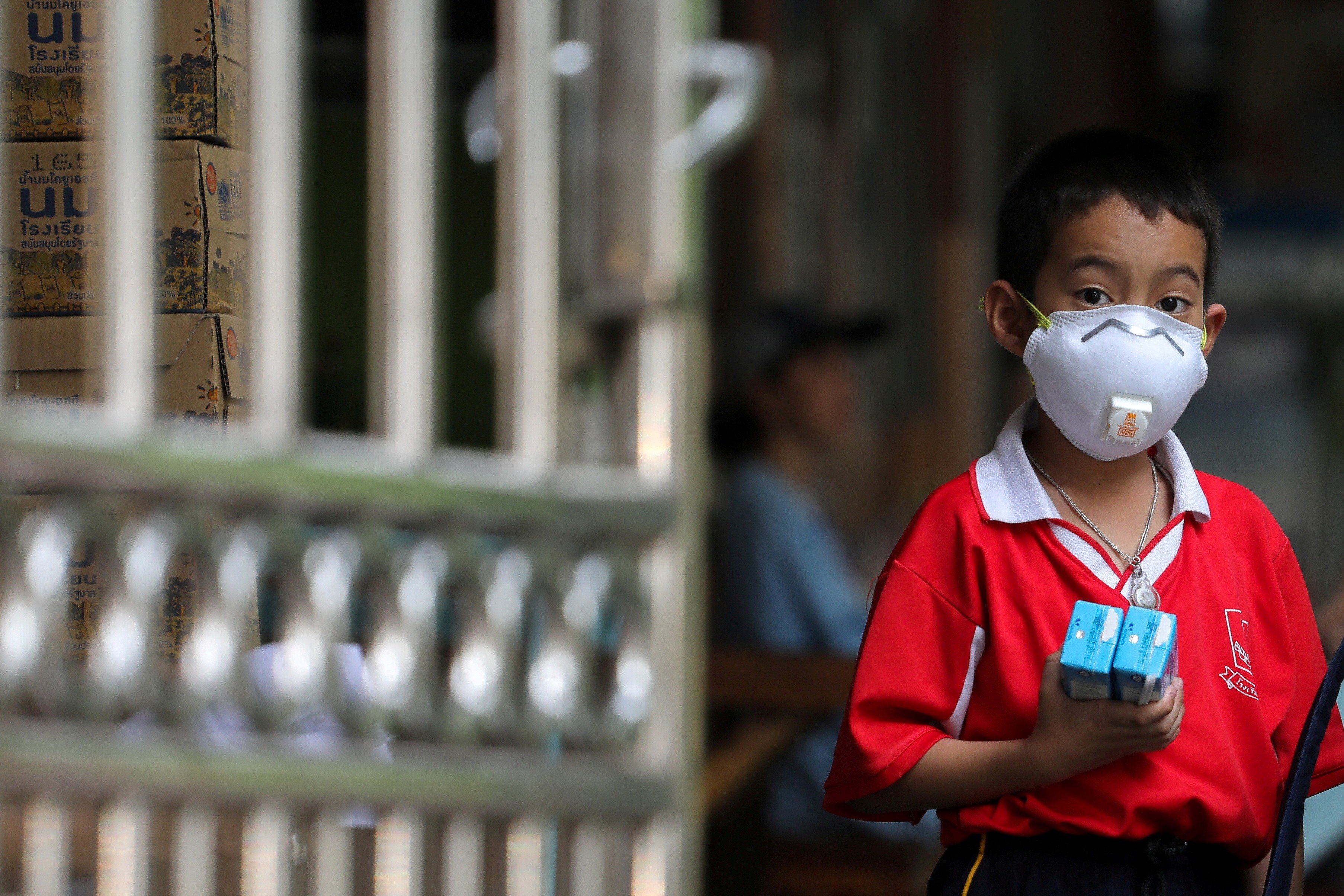 A student in Thailand waits to be picked up after classes were cancelled in Bangkok due to bad air last January. More international cooperation is needed to respond to people’s demand for clean air for themselves and their children. Photo: Reuters