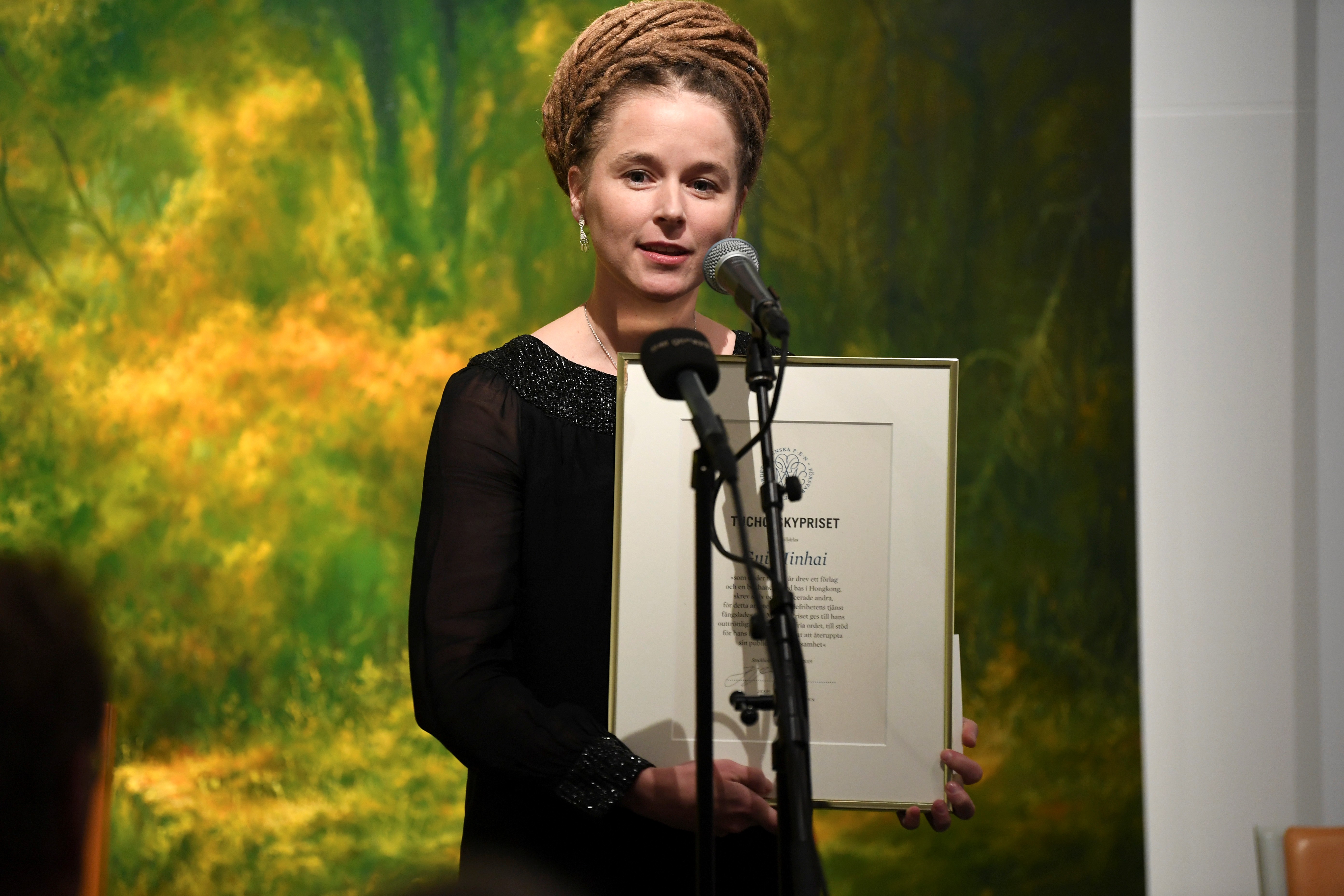 Swedish Minister for Culture and Democracy Amanda Lind presents the Tucholsky Prize to detained bookseller Gui Minhai in Stockholm on November 15. Photo: Reuters