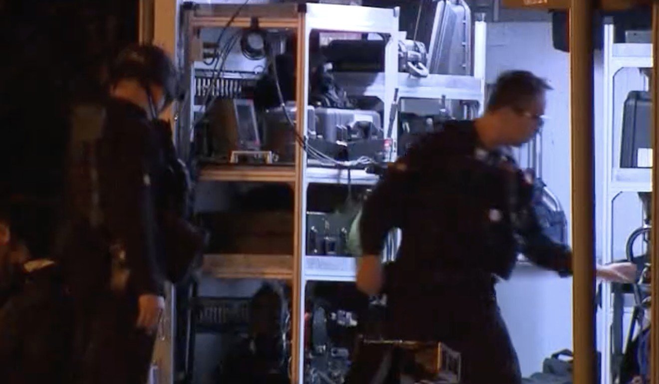 Bomb disposal officers on the scene in Wan Chai. Photo: TVB News