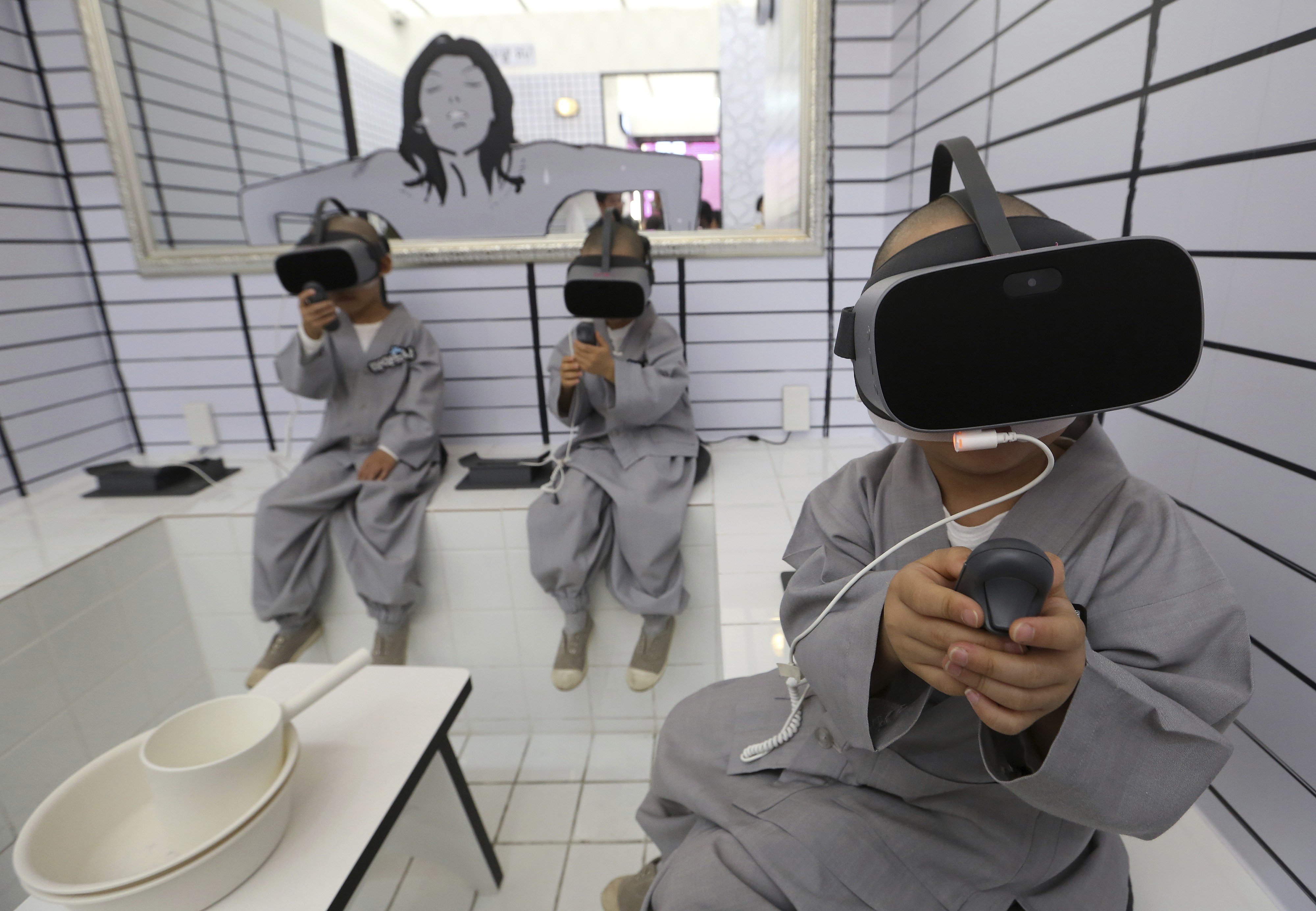 Boys wear virtual reality devices to experience 5G services at a LG Uplus 5G experience centre in Seoul. South Korea launched the world’s first commercial 5G network in April. Photo: AP