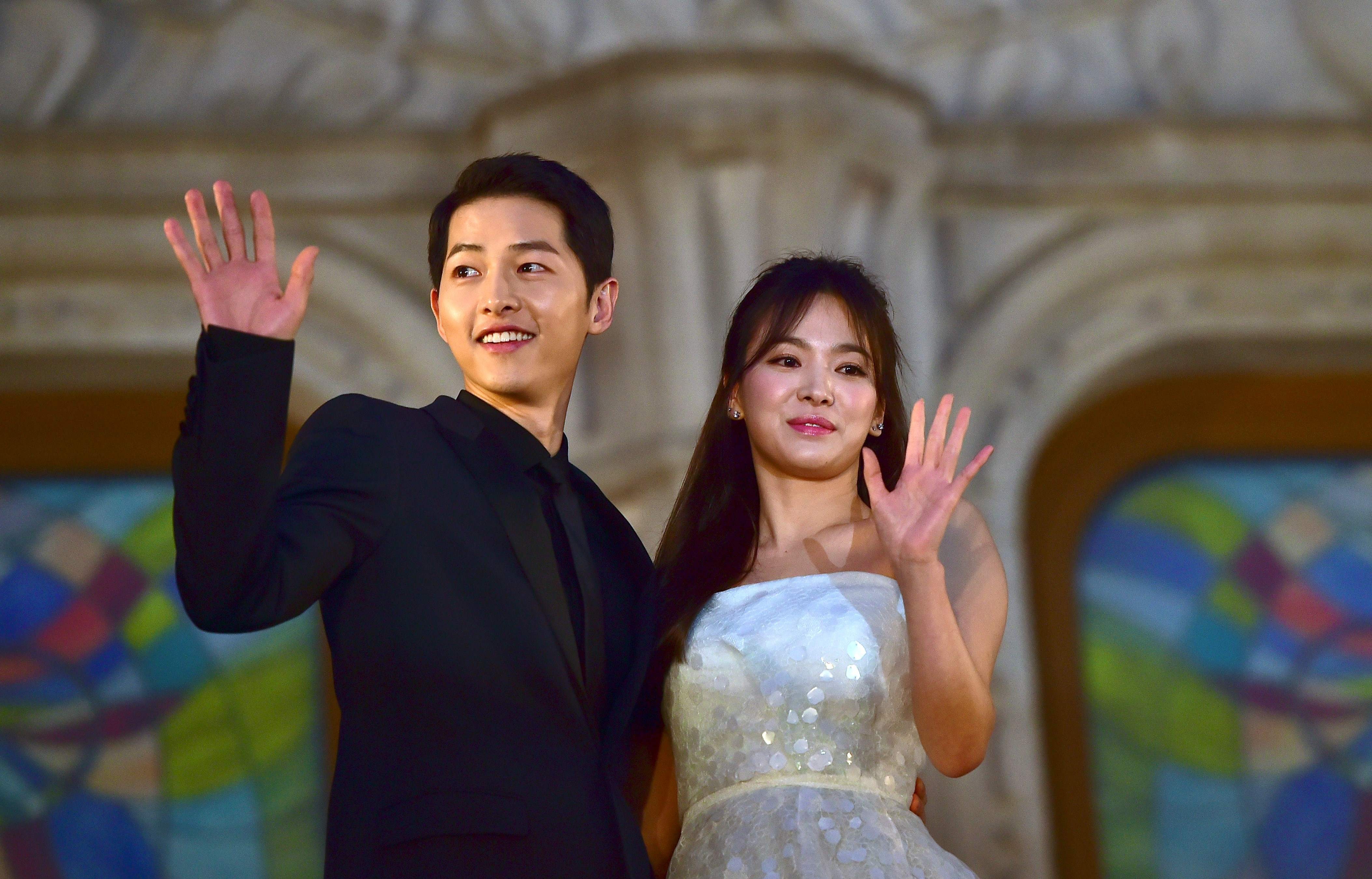 South Korean actors Song Joong-ki and Song Hye-kyo pose on the red carpet of the 52nd annual BaekSang Art Awards in Seoul. Fans around the world mourned the news of their divorce. Photo: AFP