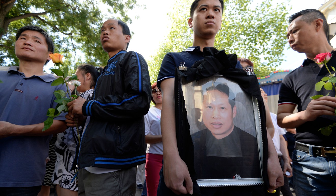 Family members and relatives hold a portrait of Zhang Chaolin during a tribute ceremony in 2016. Photo: AFP