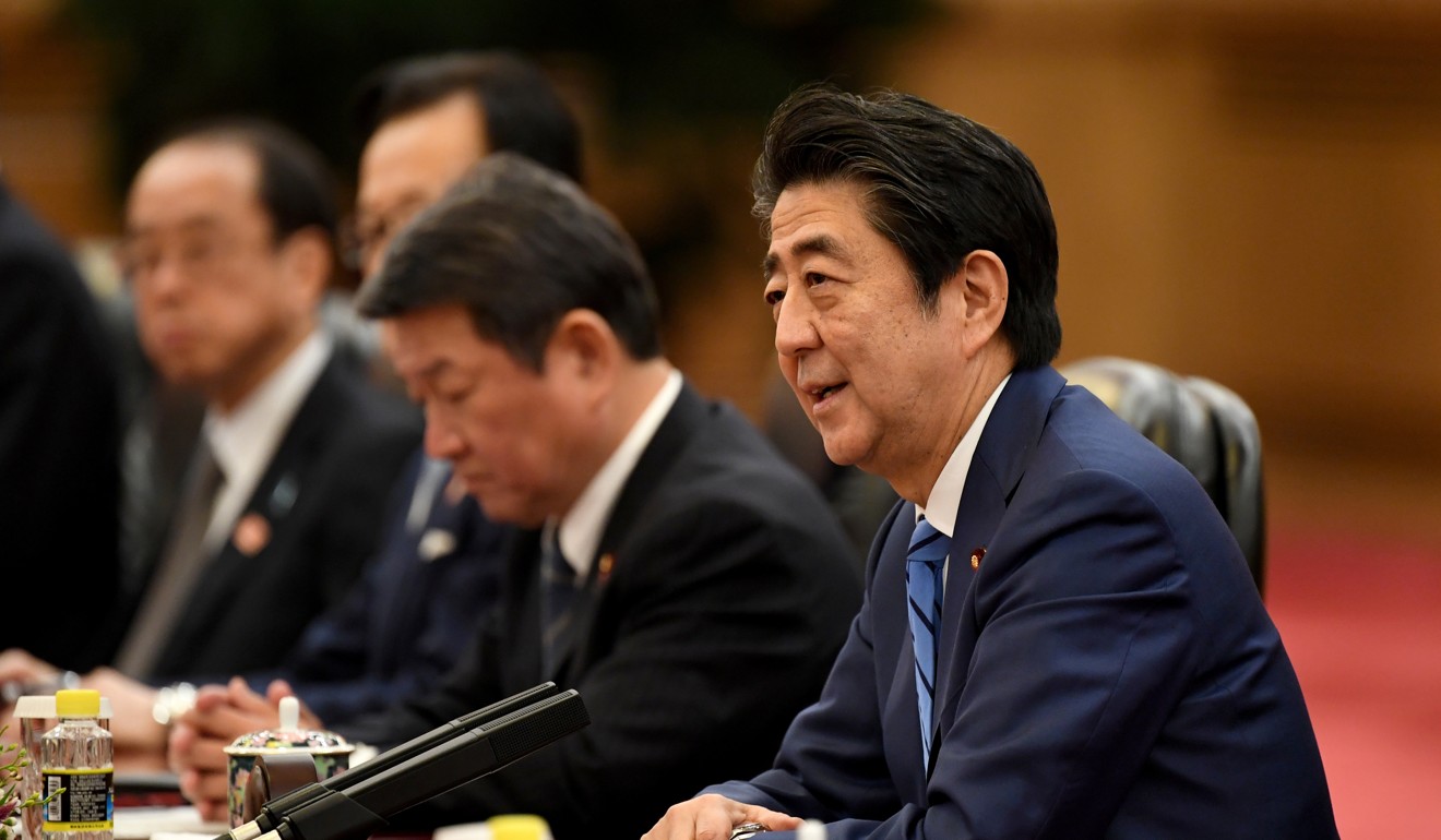 Shinzo Abe speaks to Xi Jinping during a meeting in Beijing, China on Monday. Photo: Reuters