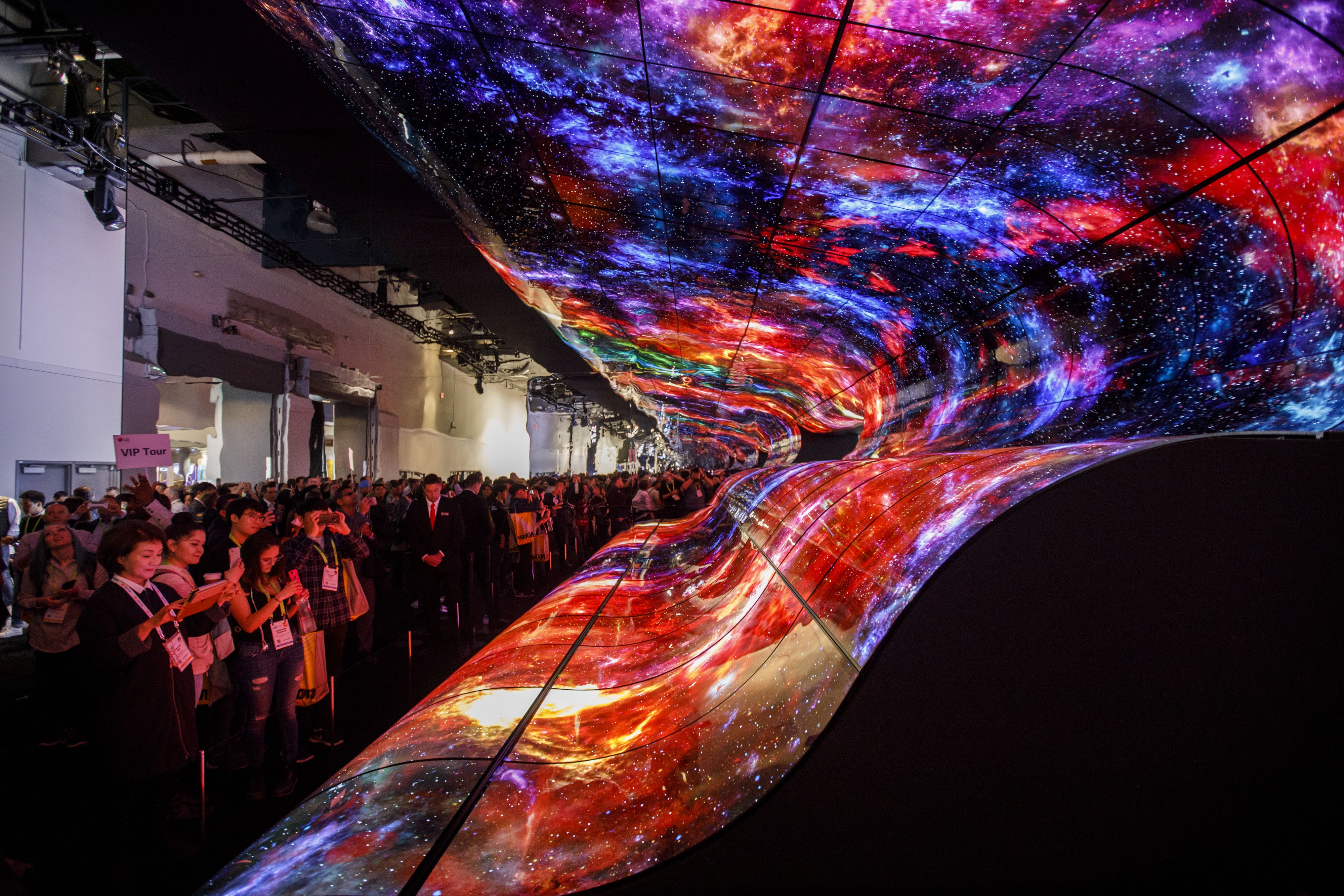 LG’s curved electronic display wall at CES 2019. Photo: Bloomberg