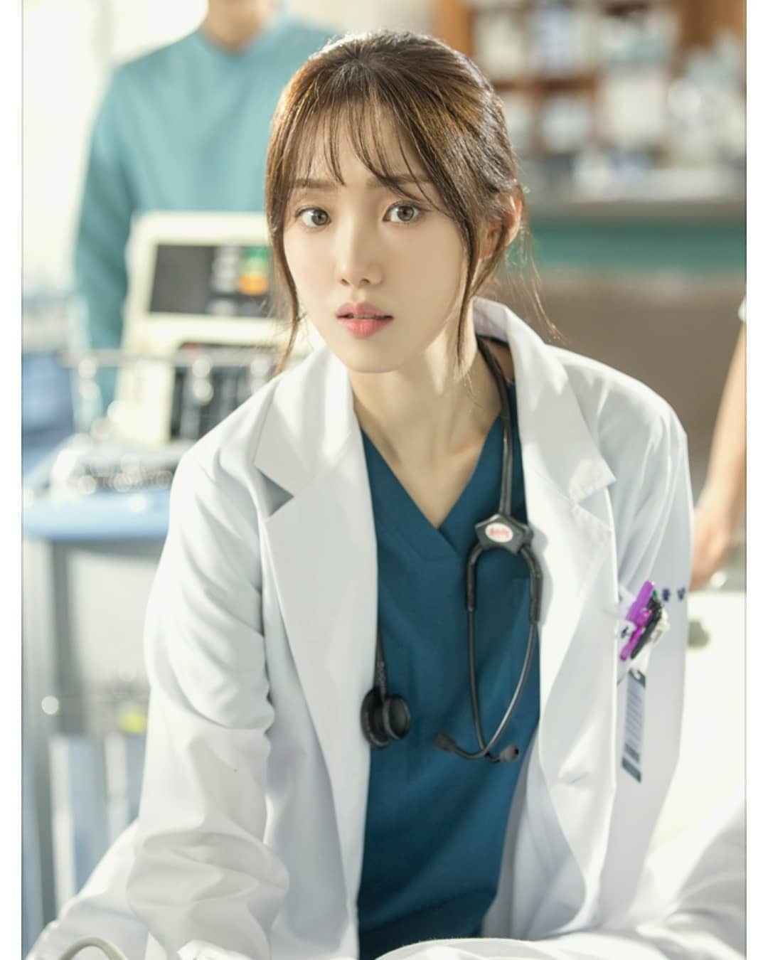 Lee Sung-kyung plays Cha Eun-jae in the new Korean drama series Romantic Doctor Kim 2. Photo: Instagram