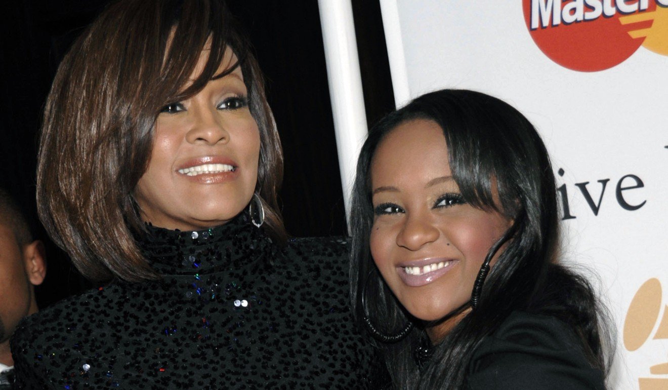 Nick Gordon Steps Out Wearing Bobbi Kristina Brown's Engagement Ring Around  His Neck, image size:1320x770