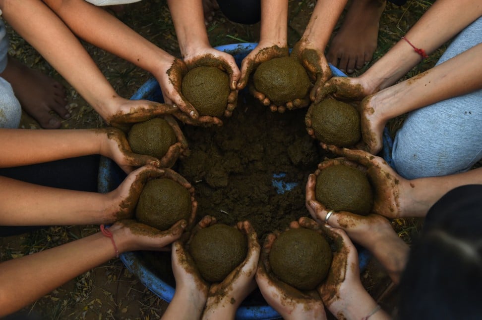 Cow dung can be used to make many things, even oil lamps. Photo: AFP