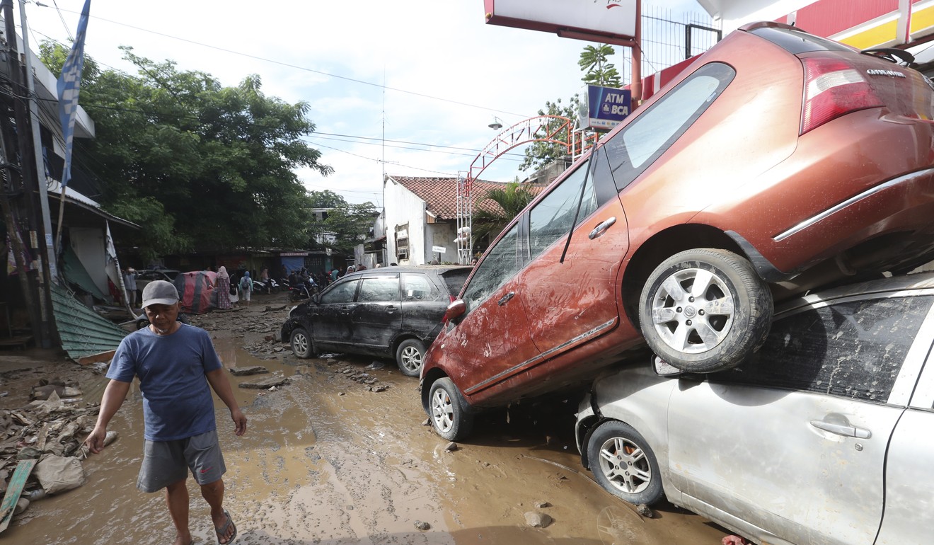 The wreckage of vehicles swept away by flood in Bekasi, West Java. Photo: AP