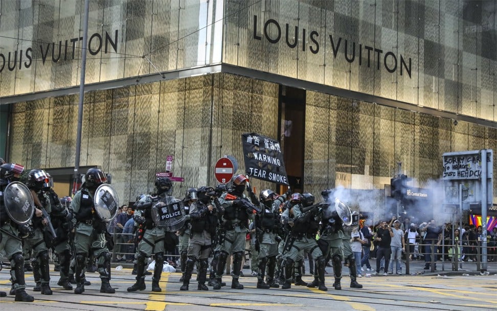 Hong Kong - a city in motion, Outside the Louis Vuitton fla…
