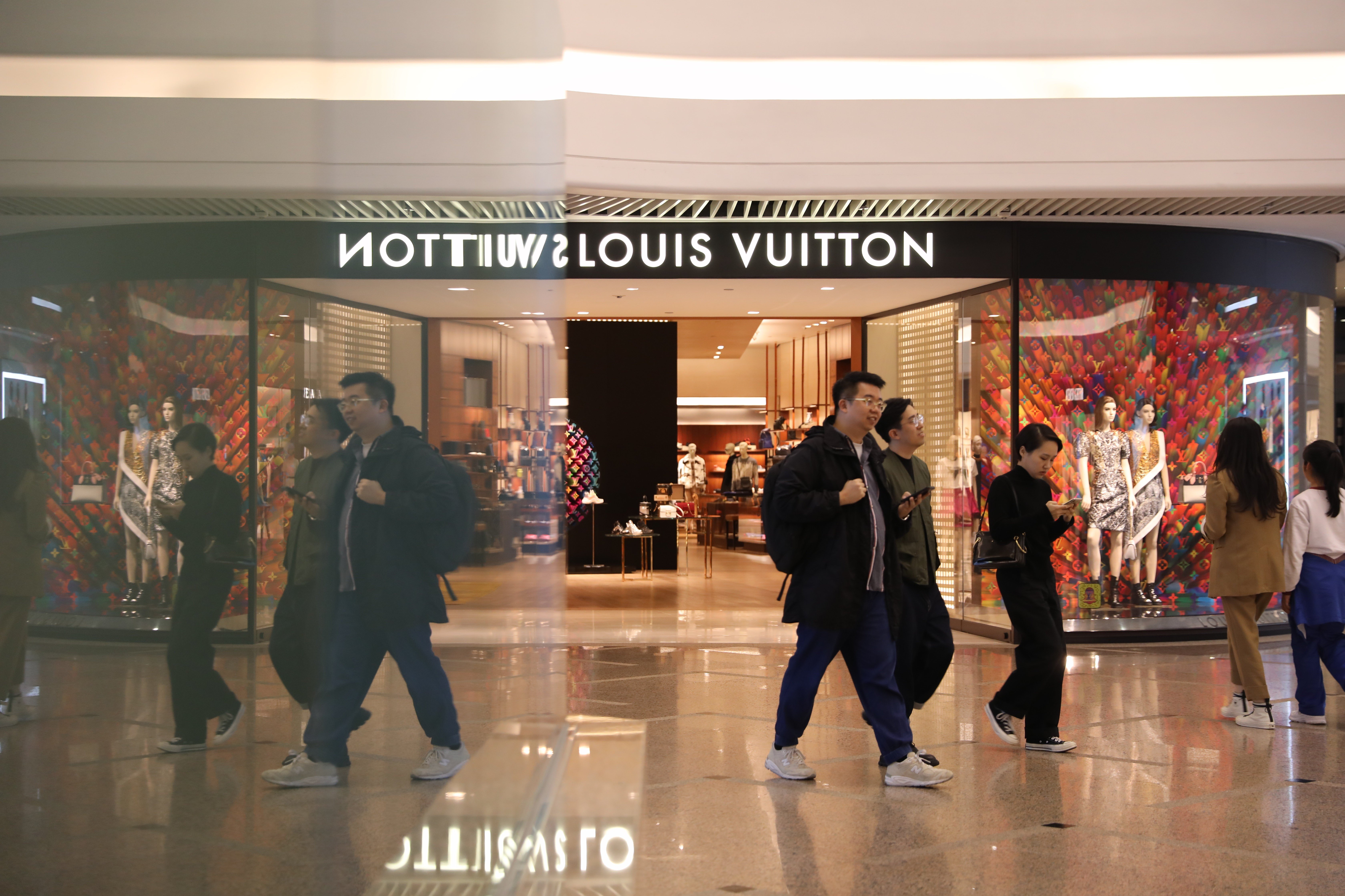Louis Vuitton parent company Q1 sales jump - Retail Gazette