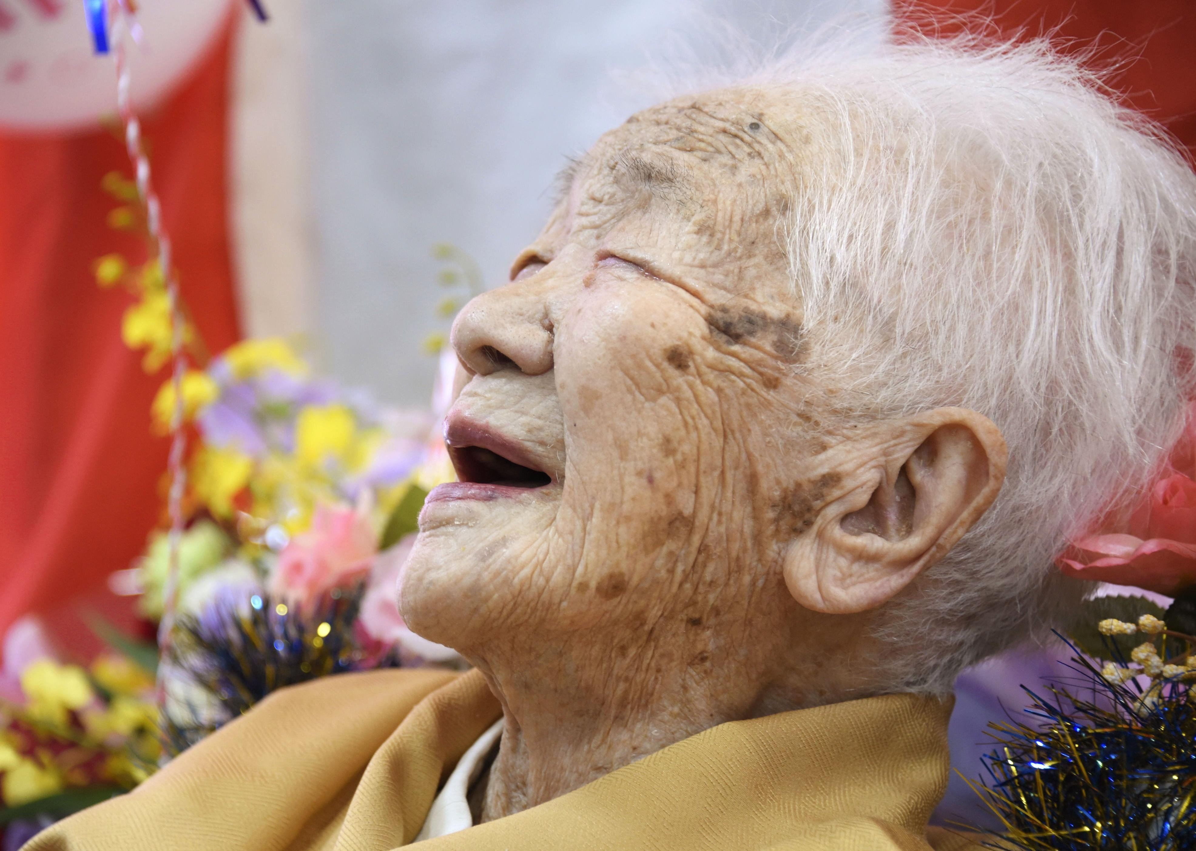 What Is The Age Of Oldest Living Person On Earth - The Earth Images ...