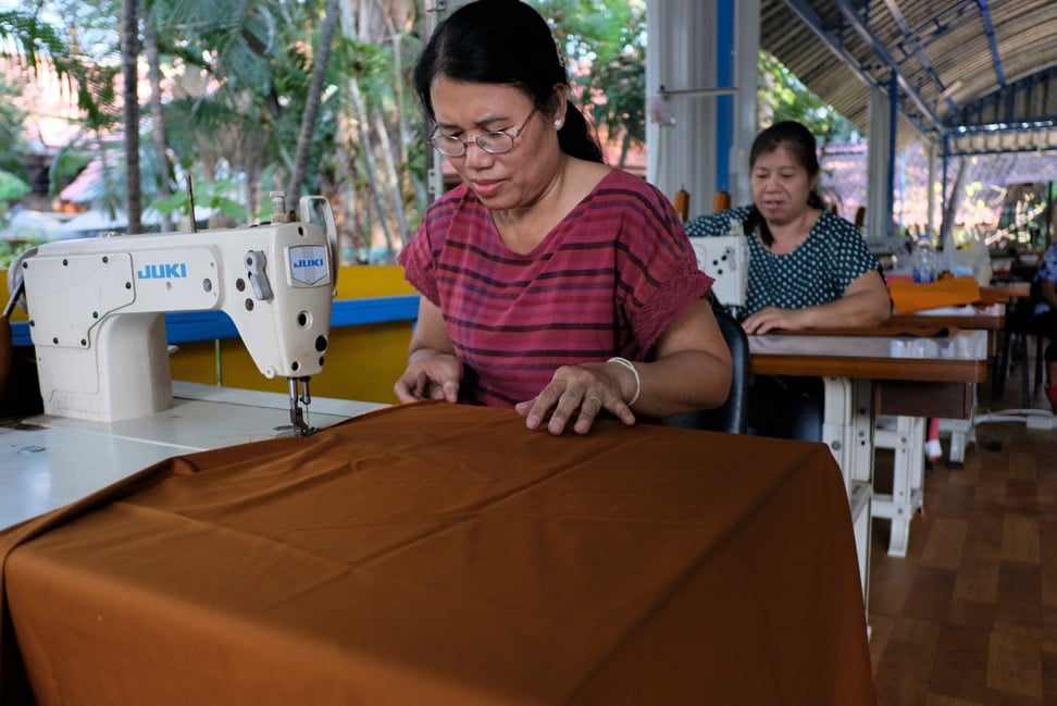 Plastic recycling: temple in Thailand turns used bottles into monks ...