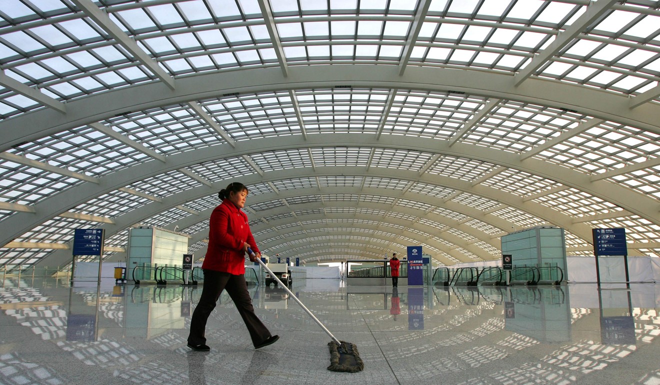 Аэропорт Шанхай. Китайцы в аэропорту. Аэропорт Шанхай фото. Аэропорт в Пекине с7.