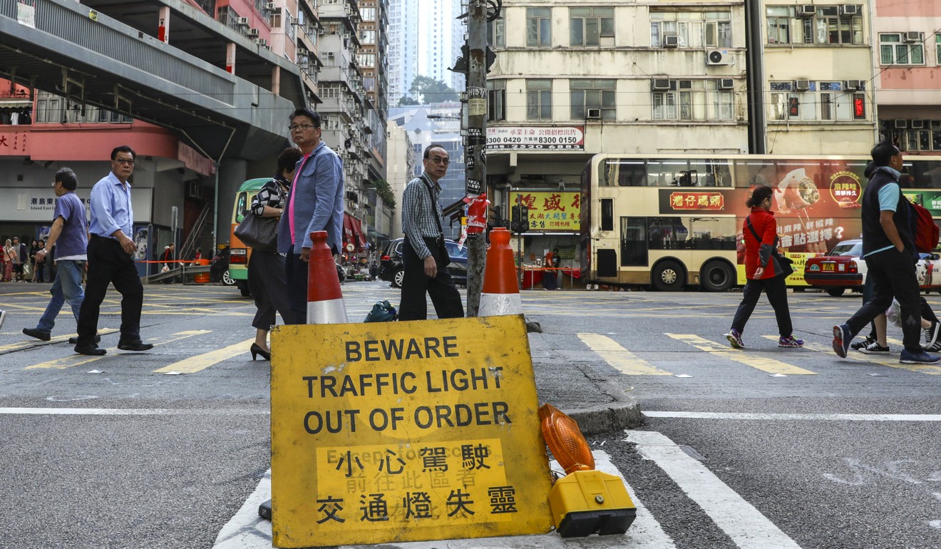 Traffic lights at Sai Wan Ho out of service due to vandalism. Photo: May Tse