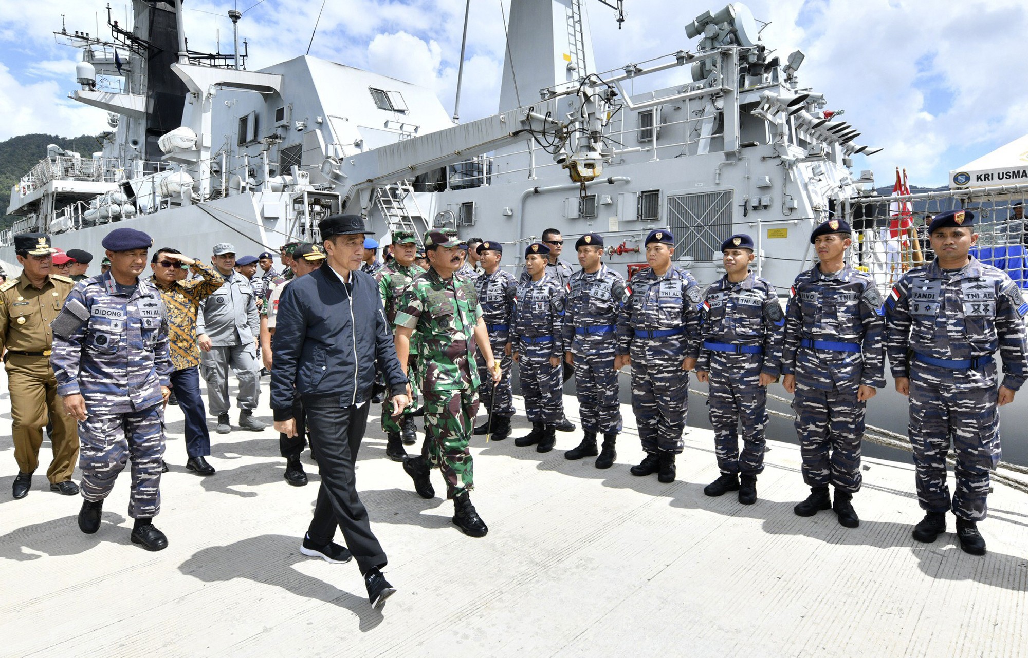 Indonesian President Joko Widodo inspects troops during his visit to the Natuna Islands on January 8. Photo: AP