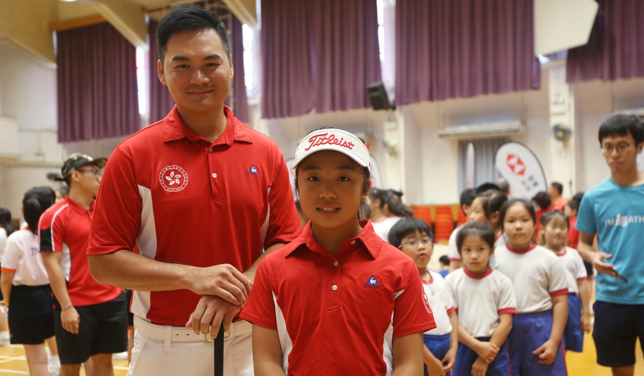 Tang with young golfer Arianna Lau at the Yan Oi Tong Tin Ka Ping Primary School in Tseung Kwan O. Photo: Xiaomei Chen