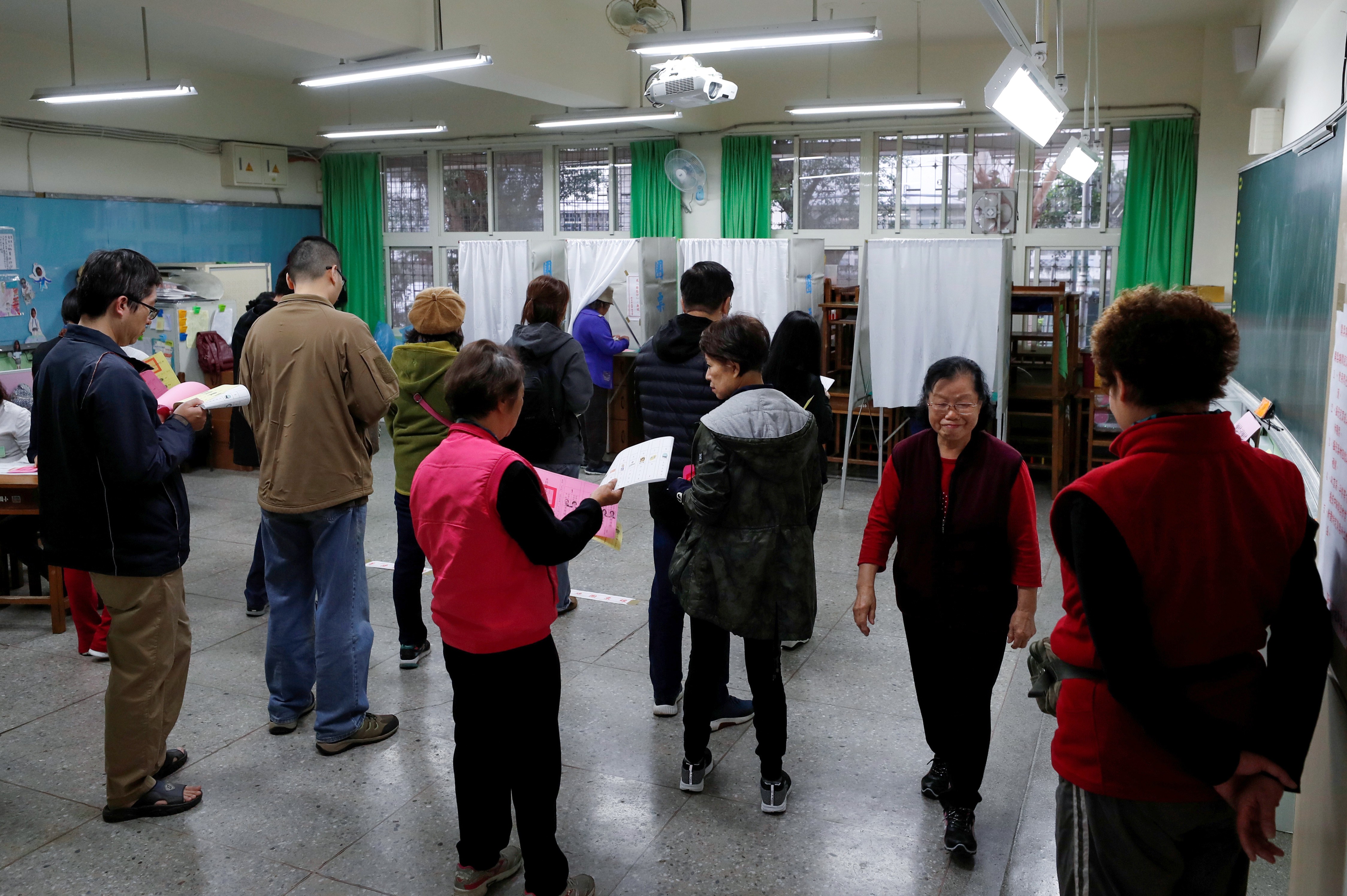 Voters prepare to cast their ballots in New Taipei City on Saturday. Photo: Reuters