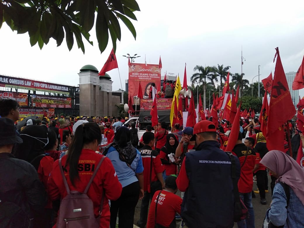 Workers protest in Jakarta over Indonesia’s new labour law. Photo: Muhammad Rusmadi