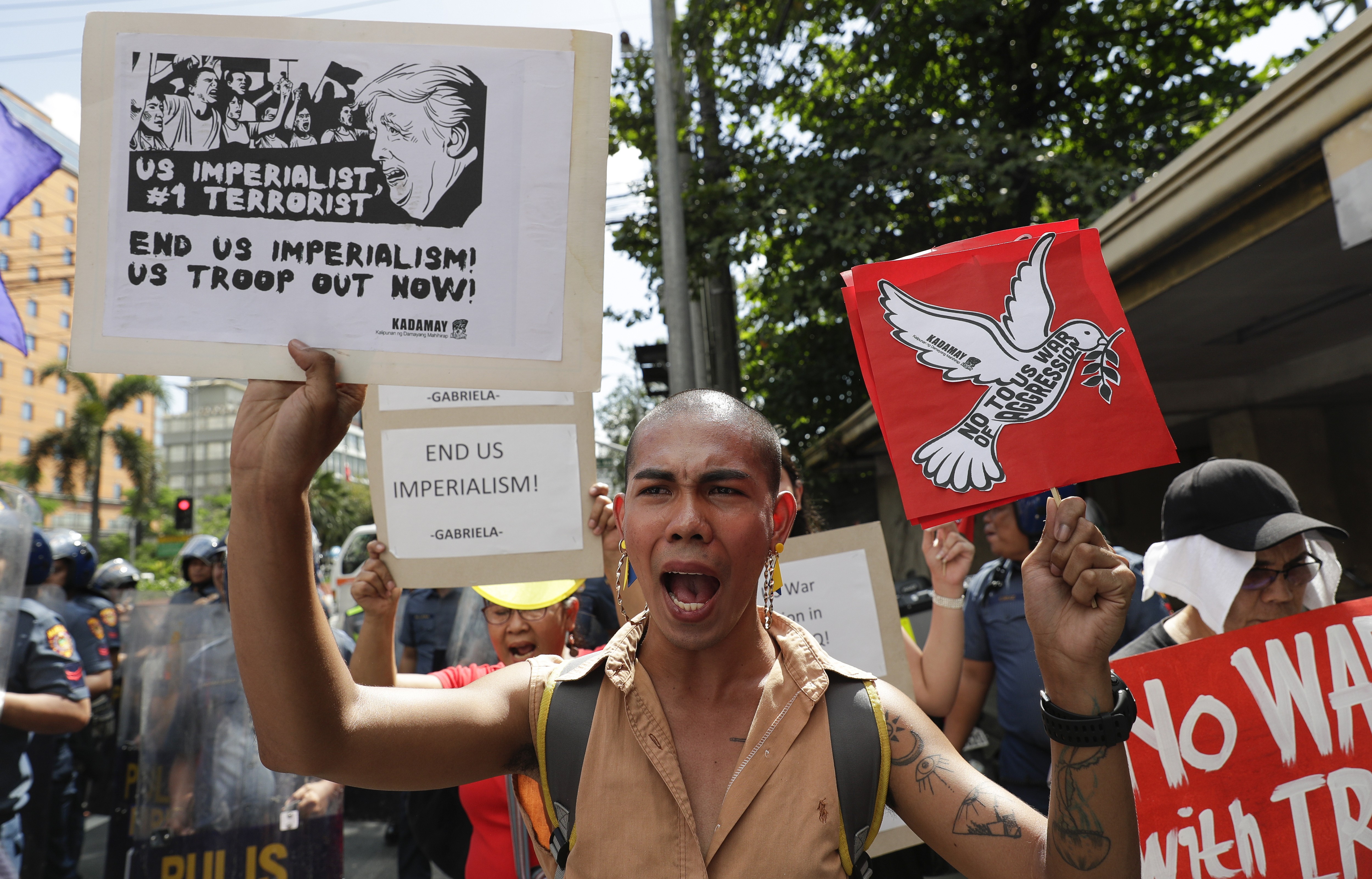Protesters at a rally against the recent US attack that killed Iranian Major General Qassem Soleimani, in Manila, Philippines, on January 6. Photo: AP