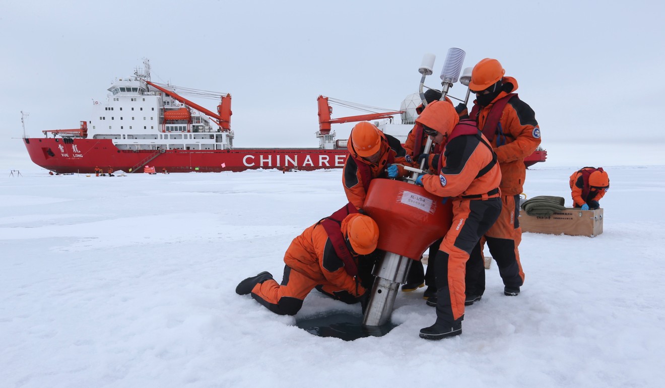Members of a Chinese research team set up an ocean profiling float at a short-term data acquisition location near the icebreaker Xuelong in the Arctic Ocean in 2016. Photo: Xinhua