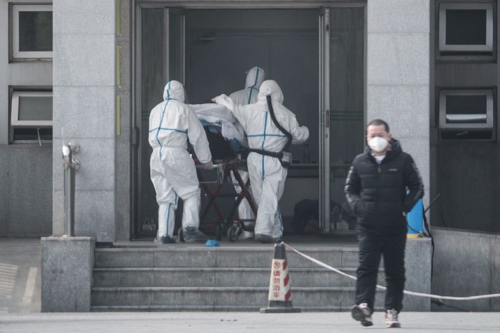 Medical staff carry a patient into the Jinyintan hospital, where patients infected with a new strain of coronavirus identified as the cause of the Wuhan pneumonia outbreak are being treated, in Wuhan on 18 January 2020. Photo: EPA-EFE