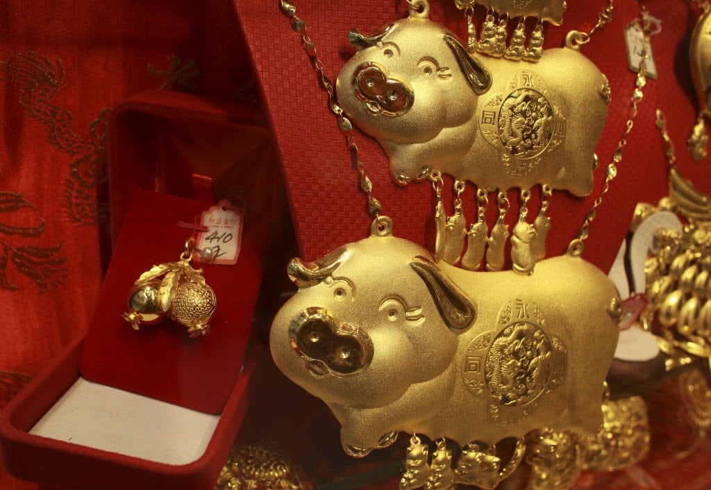 Premium Photo  A gold pig shaped pig with a gold head.