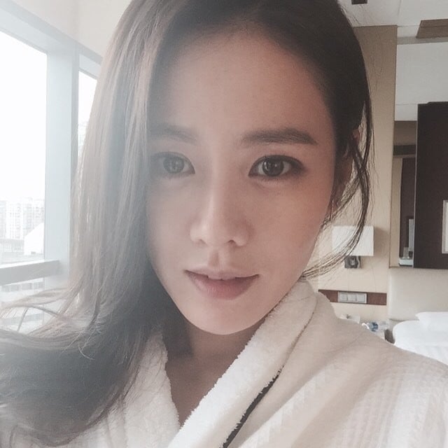 Son Ye-jin might have earned the reputation for being the ‘Queen of Melodrama’ on the screen, but her off screen life is controversy-free. Photo: @yejinhand/Instagram