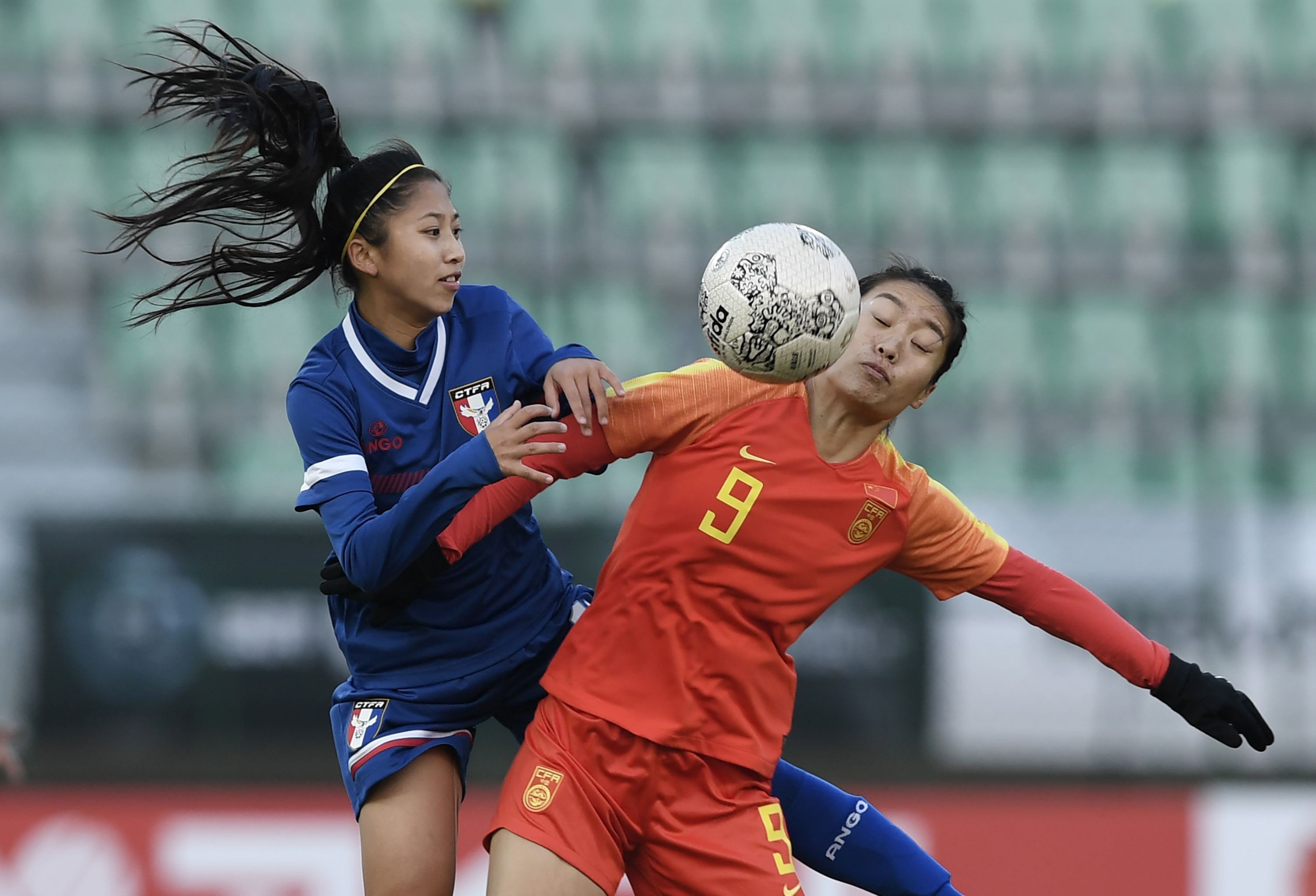 China's Tang Jiali vies for the ball with Taiwan’s Chang Chi-lan during the East Asian Football Federation (EAFF) E-1 Football Championship. Photo: AFP