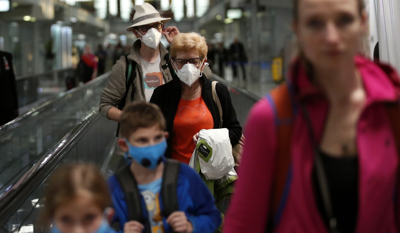 Foreign tourists wearing protective masks upon their arrival at Suvarnabhumi Airport in Thailand. Photo: EPA