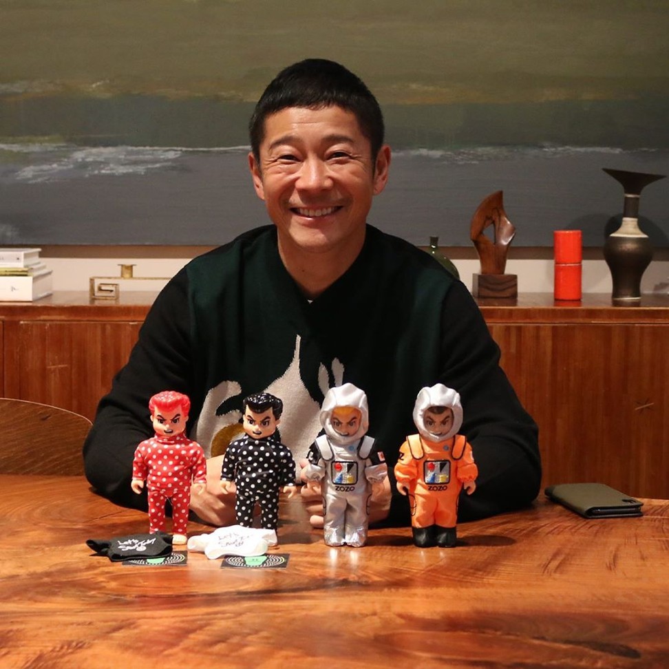 Who is Japanese billionaire Yusaku Maezawa, and why do 20,000 people