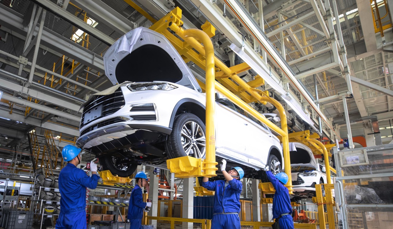 Employees work in the BYD electric car factory in Xian in Shaanxi province, China, in October 2019. China’s manufacturing purchasing managers index slumped for a sixth month in a row, according to official data released on October 31. Photo: EPA-EFE