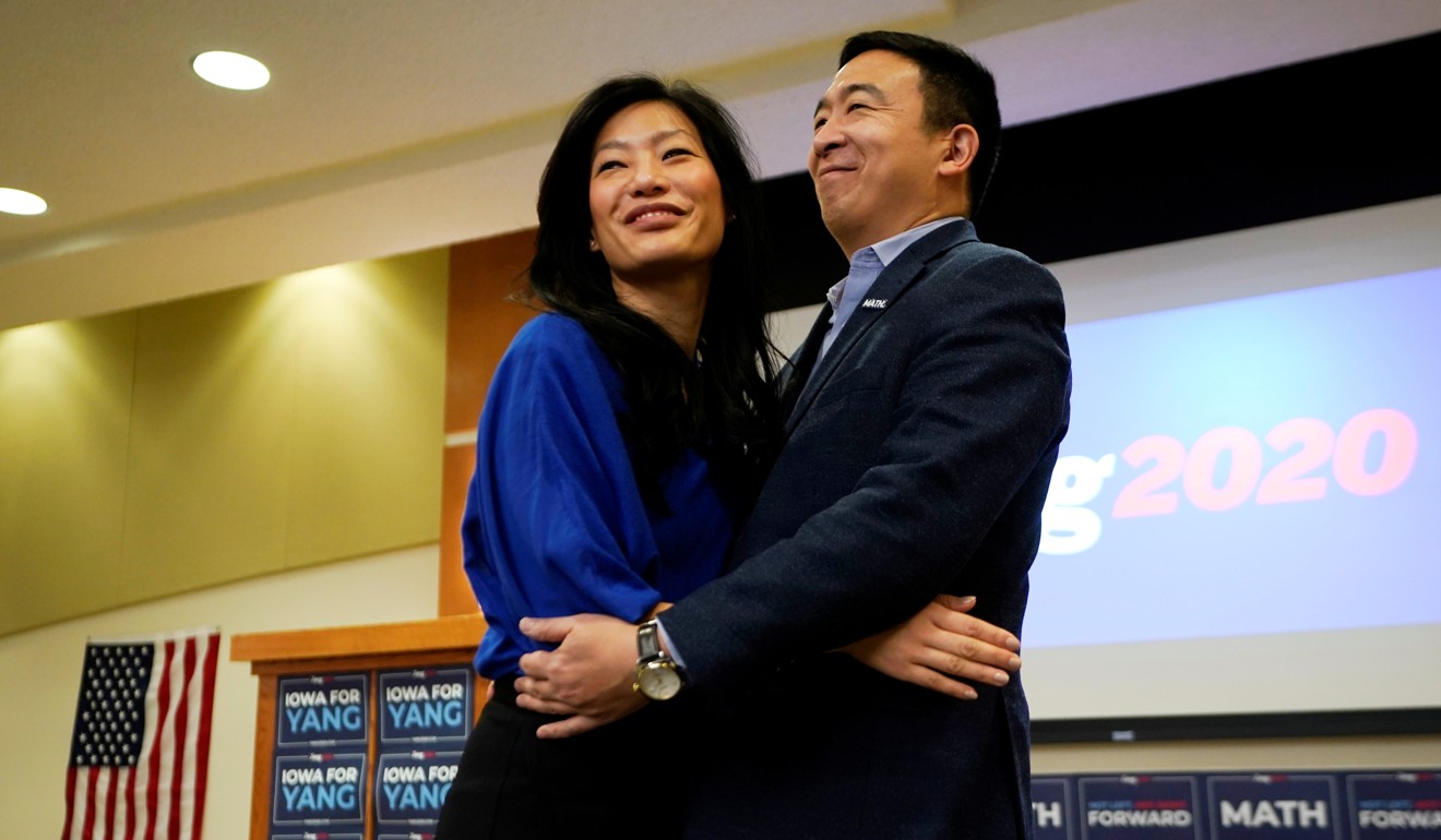 Andrew Yang hugs his wife Evelyn in Sioux City, Iowa. Photo: Reuters