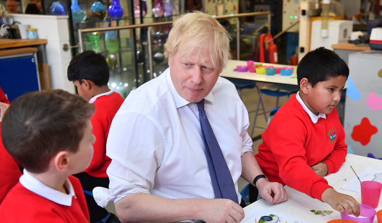 Prime Minister Boris Johnson participates in a workshop with children. Photo: DPA